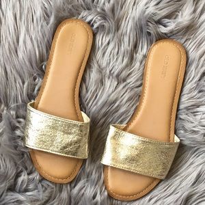 Metallic sandal